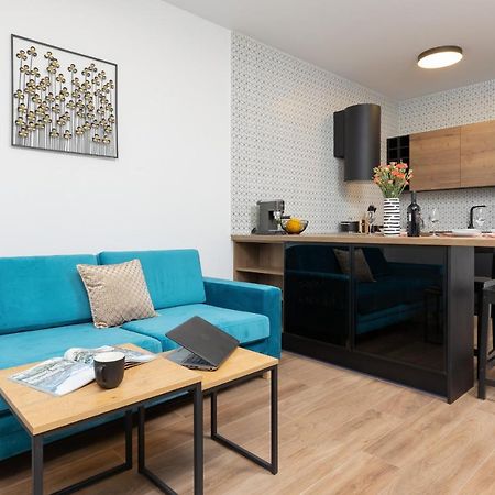 Srodmiescie Warsaw Muranow Apartments With Parking By Noclegi Renters المظهر الخارجي الصورة