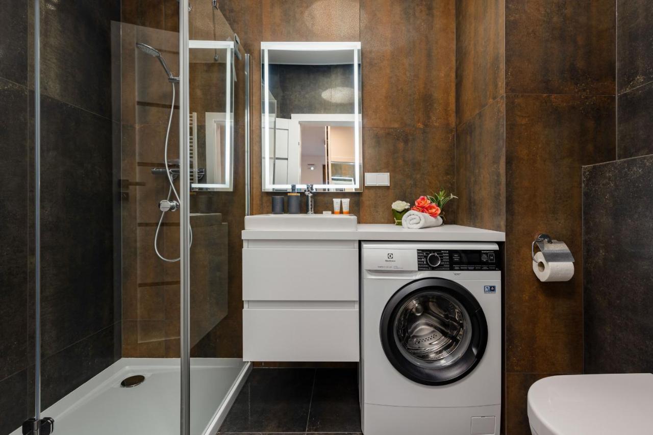 Srodmiescie Warsaw Muranow Apartments With Parking By Noclegi Renters المظهر الخارجي الصورة