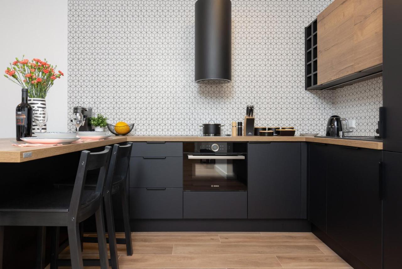 Srodmiescie Warsaw Muranow Apartments With Parking By Noclegi Renters المظهر الخارجي الصورة