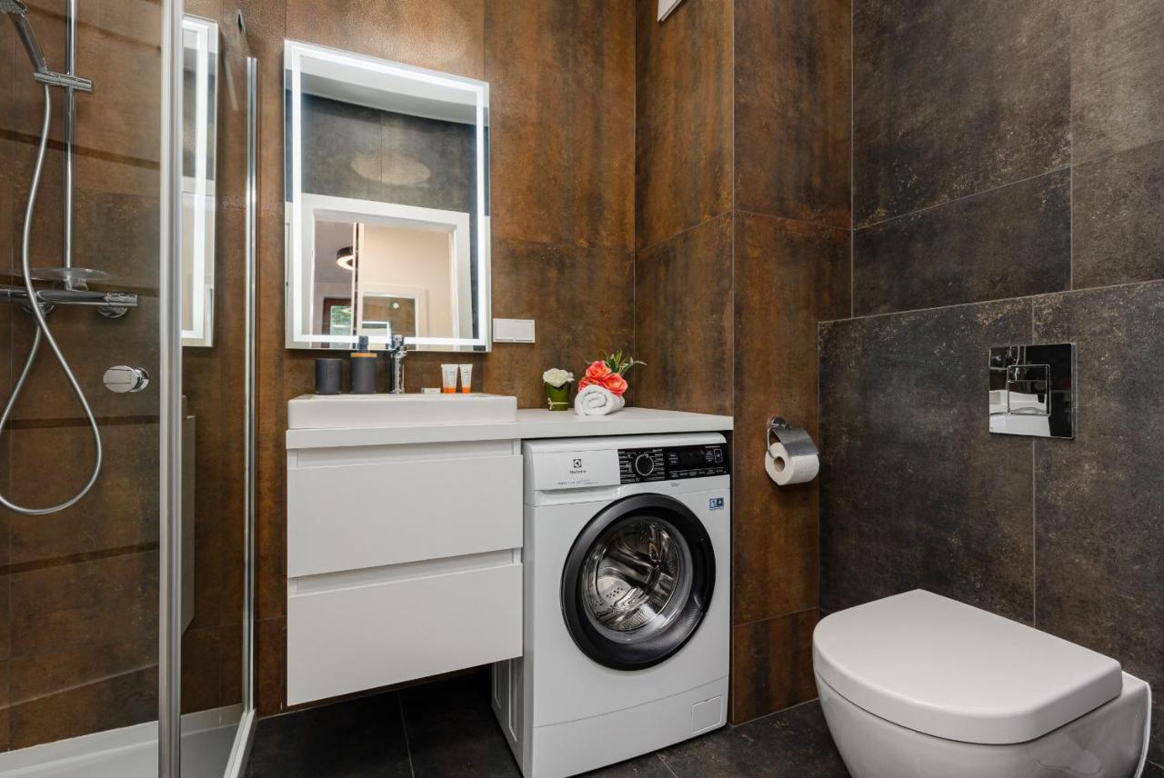 Srodmiescie Warsaw Muranow Apartments With Parking By Noclegi Renters المظهر الخارجي الصورة